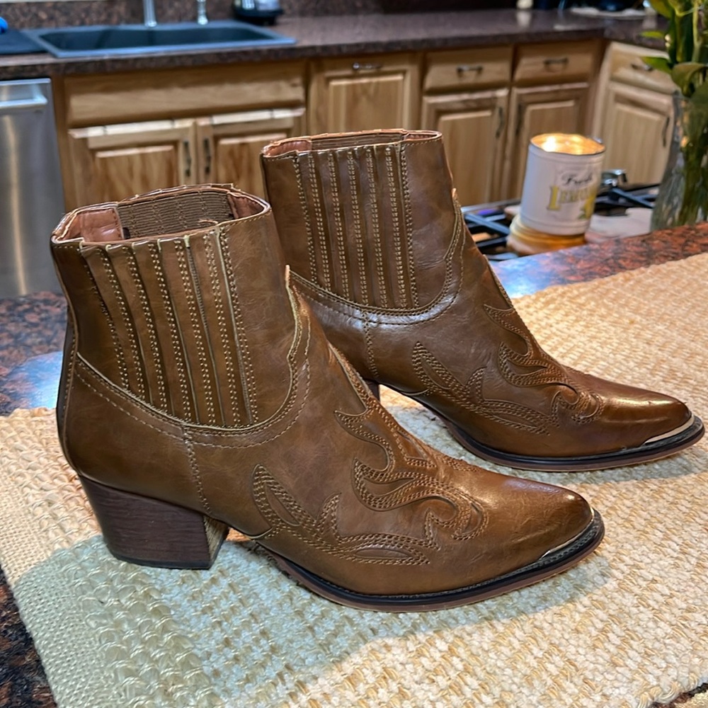WESTERN BOOTIES (metal toe)